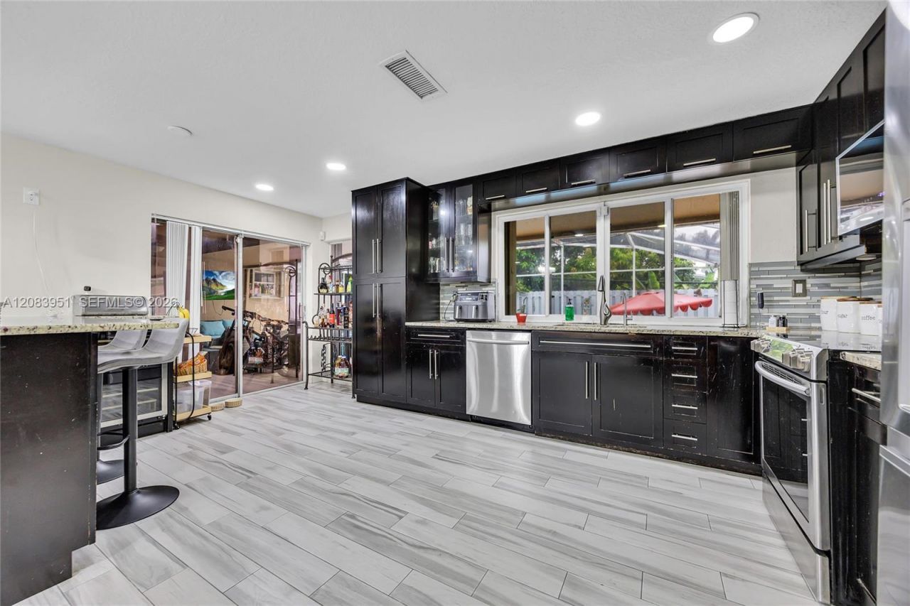 8441 Sunset Strip, Sunrise, FL 33322 Photo