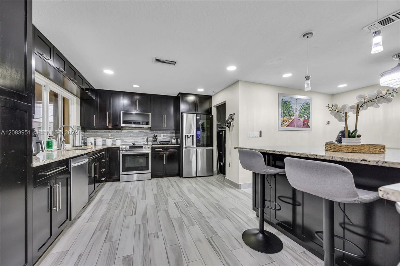 8441 Sunset Strip, Sunrise, FL 33322 Photo