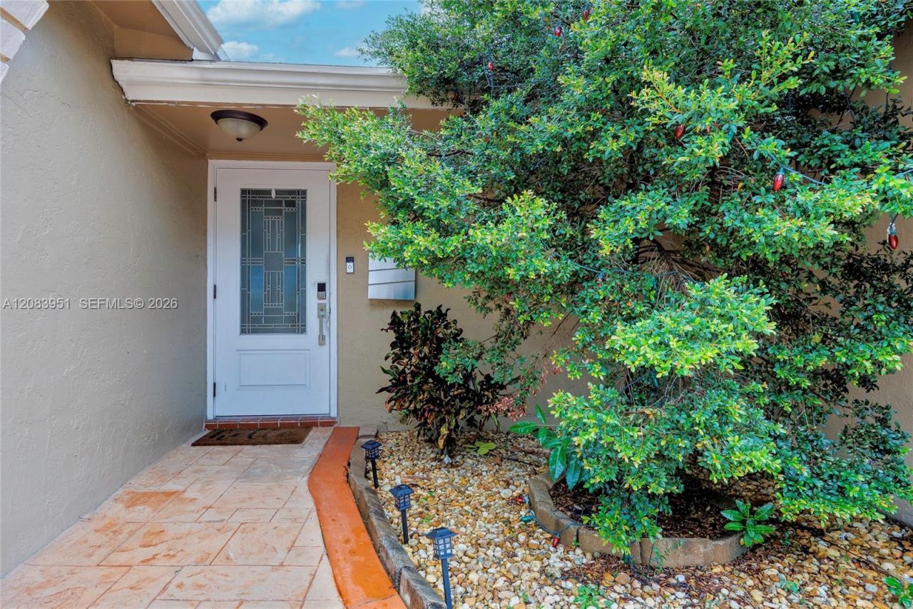8441 Sunset Strip, Sunrise, FL 33322 Photo