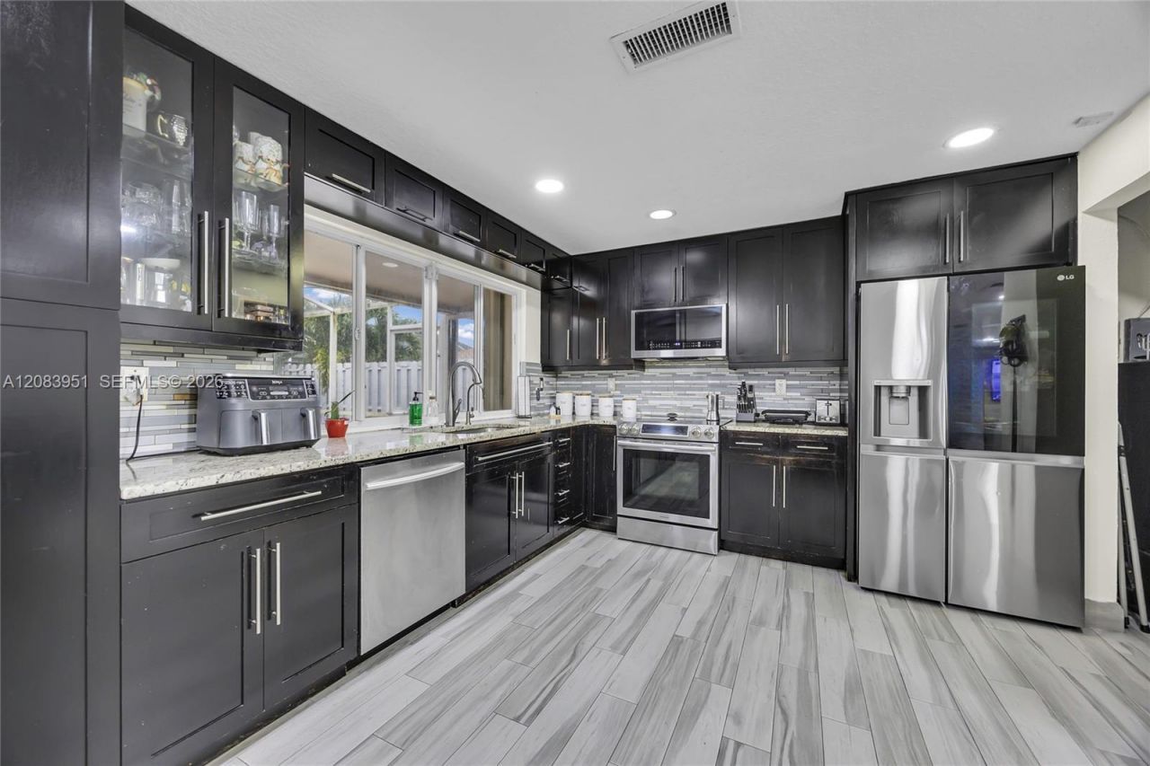 8441 Sunset Strip, Sunrise, FL 33322 Photo