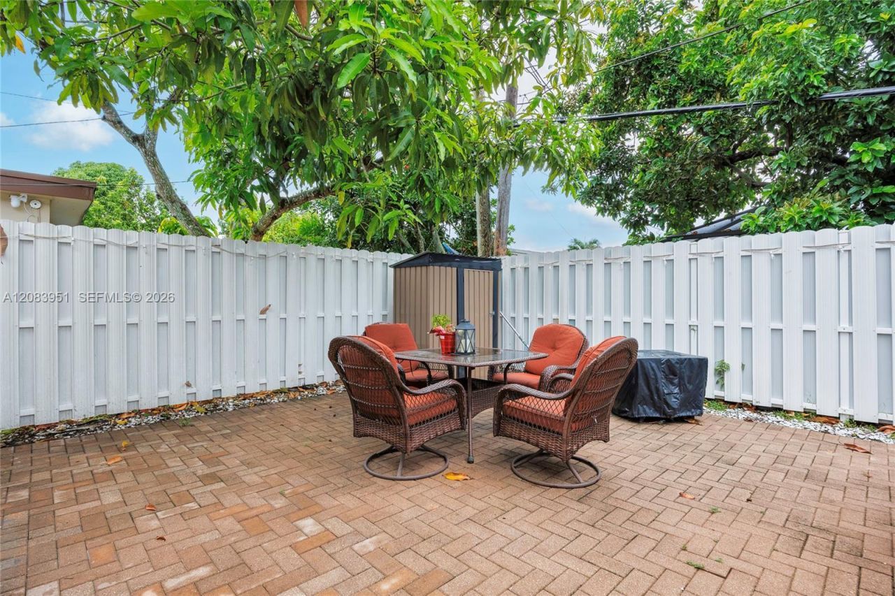 8441 Sunset Strip, Sunrise, FL 33322 Photo