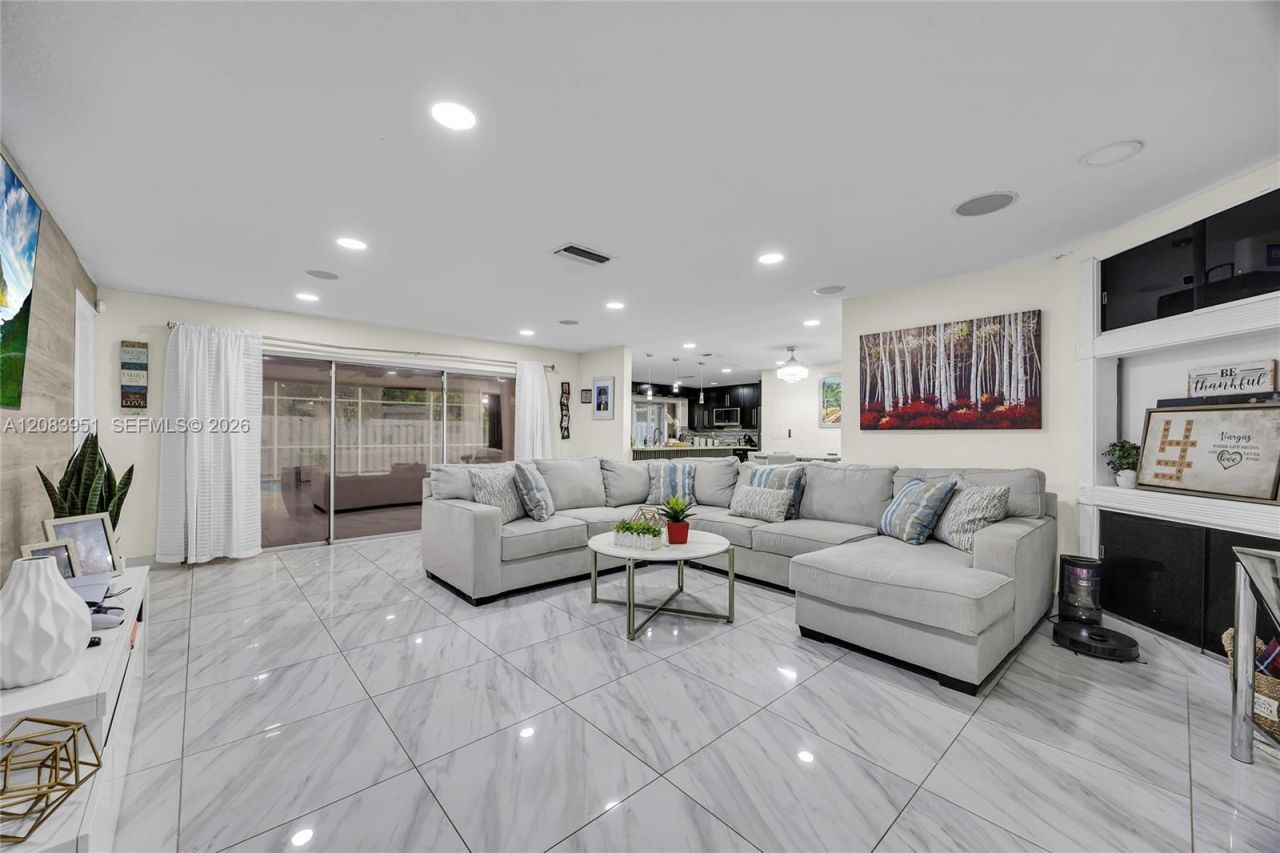 8441 Sunset Strip, Sunrise, FL 33322 Photo