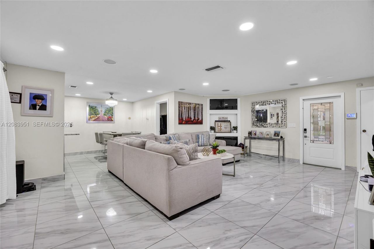 8441 Sunset Strip, Sunrise, FL 33322 Photo