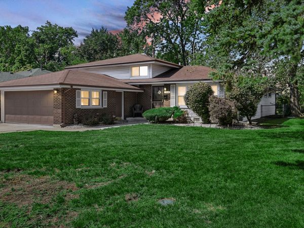 15622 Prince Drive , South Holland, IL 60473