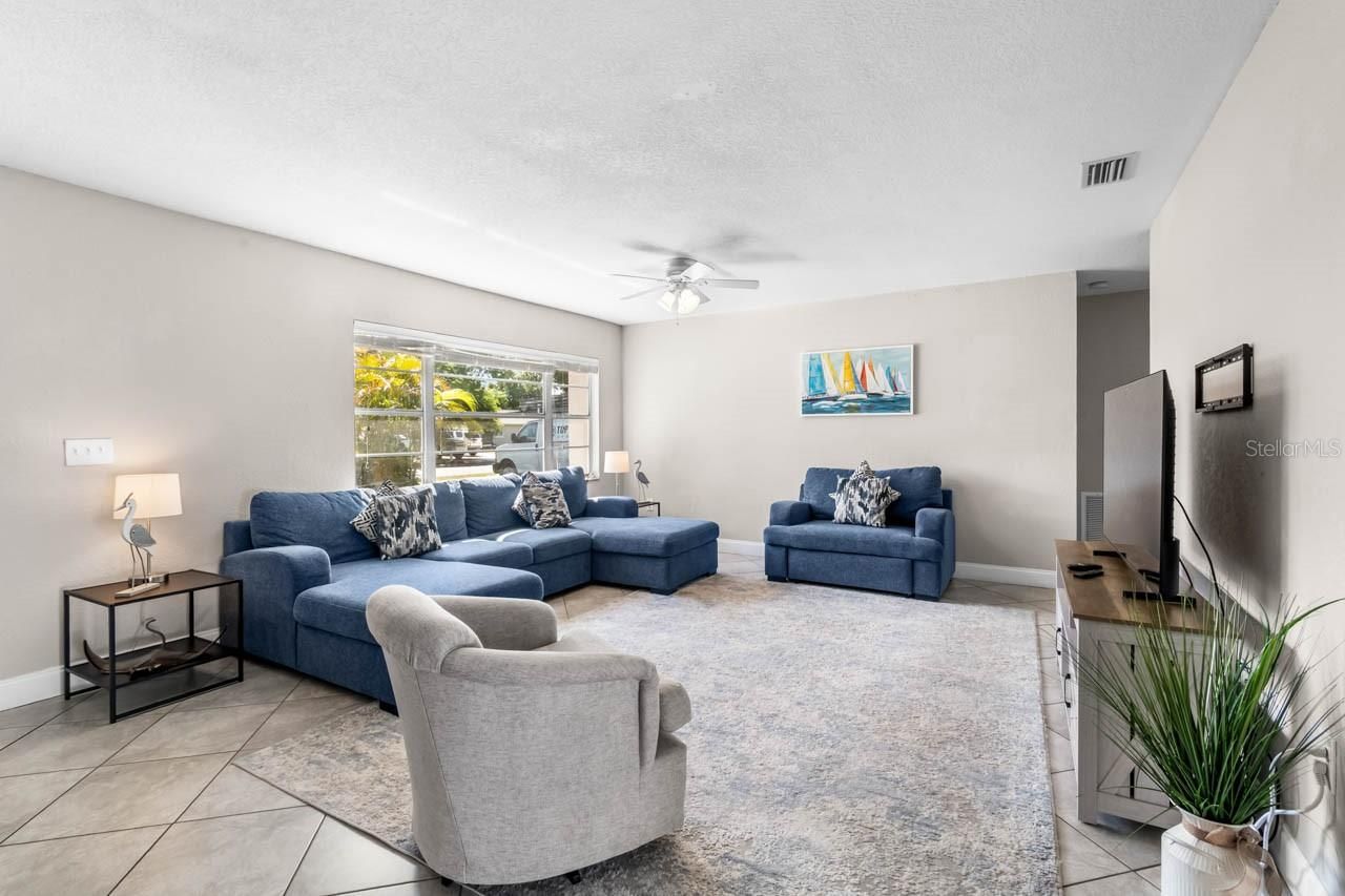 7036 13th Street E, Sarasota, FL 34243 Photo