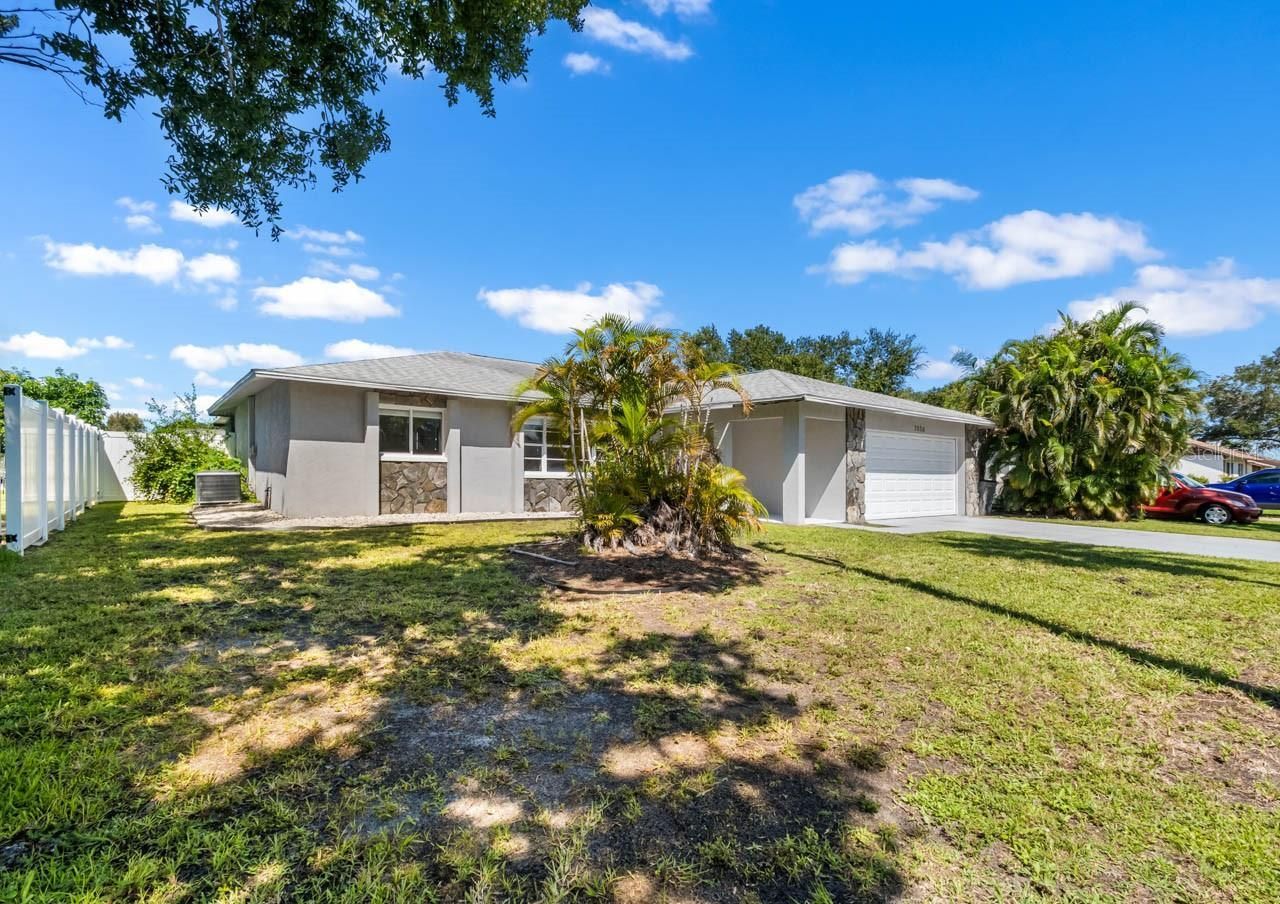 7036 13th Street E, Sarasota, FL 34243 Photo