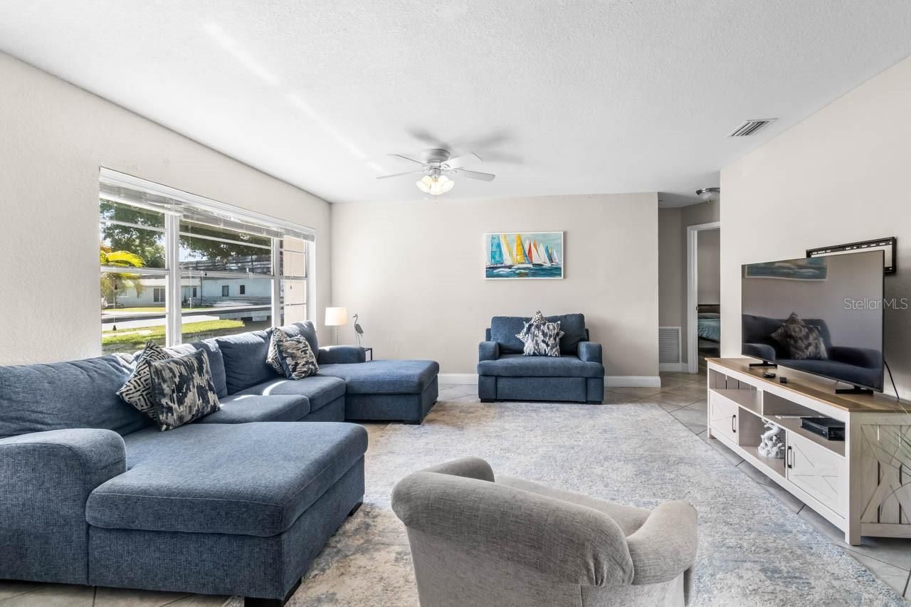 7036 13th Street E, Sarasota, FL 34243 Photo