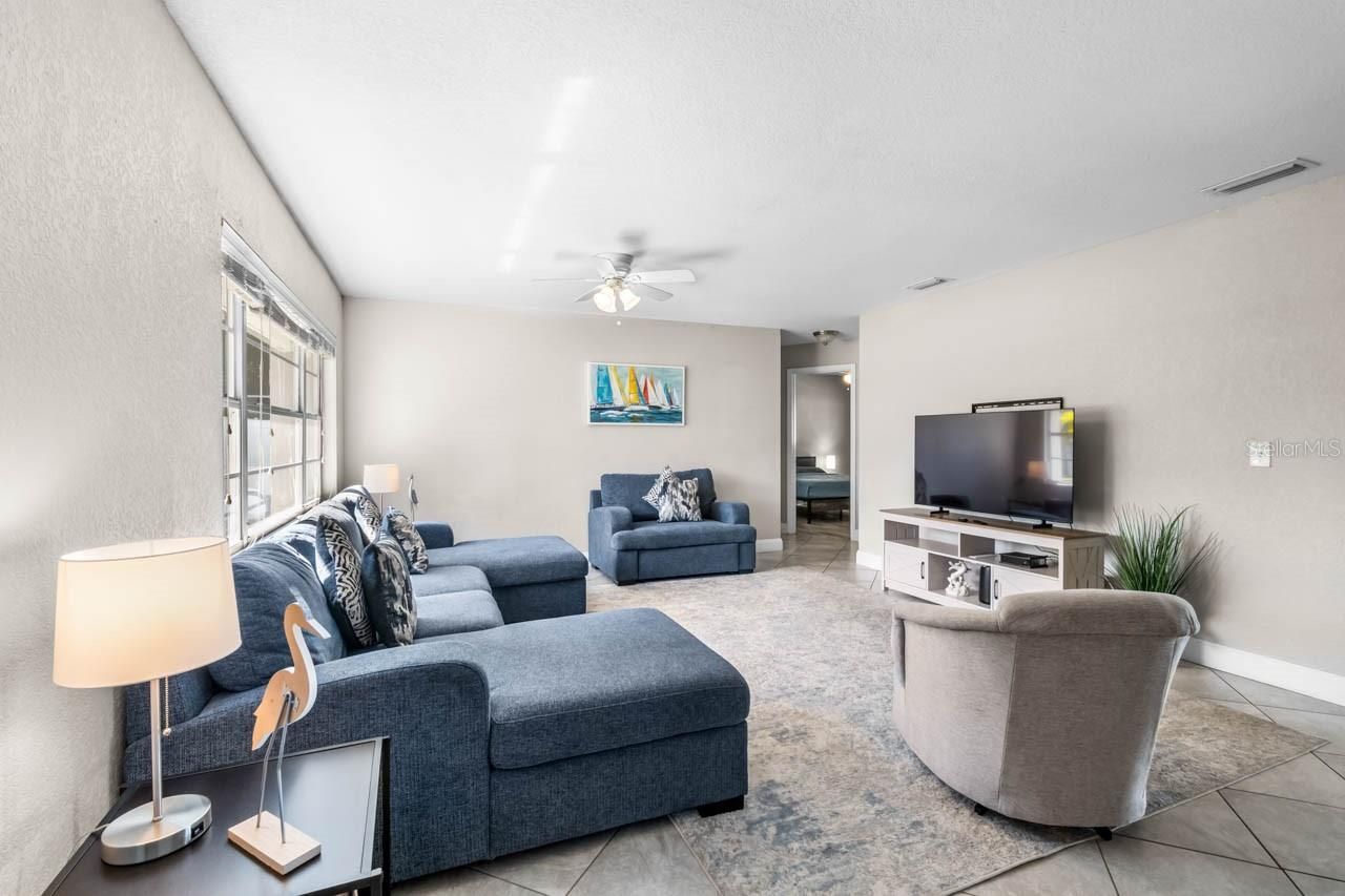7036 13th Street E, Sarasota, FL 34243 Photo
