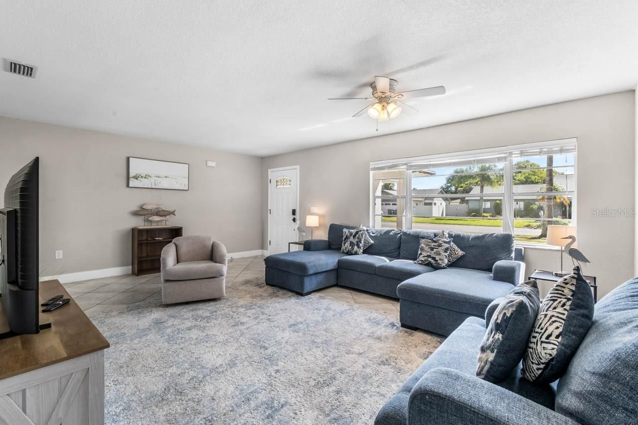 7036 13th Street E, Sarasota, FL 34243 Photo