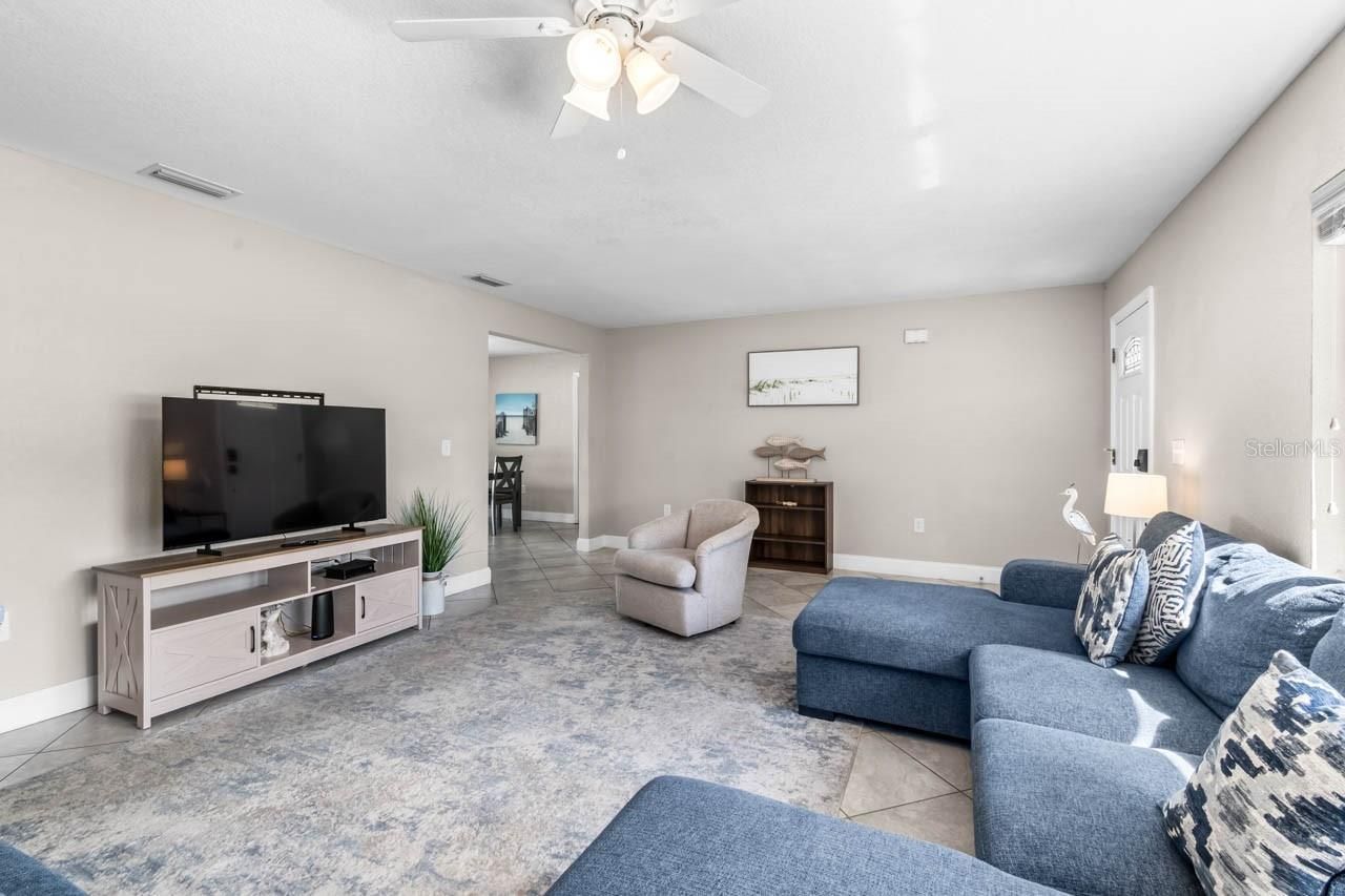 7036 13th Street E, Sarasota, FL 34243 Photo