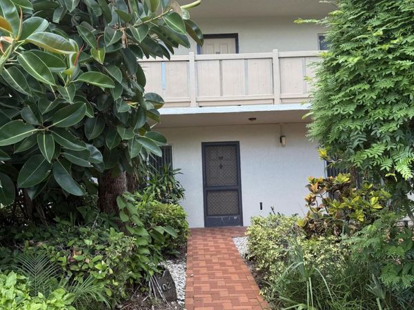 6585 KENSINGTON Lane, Unit 102, Delray Beach, FL 33446