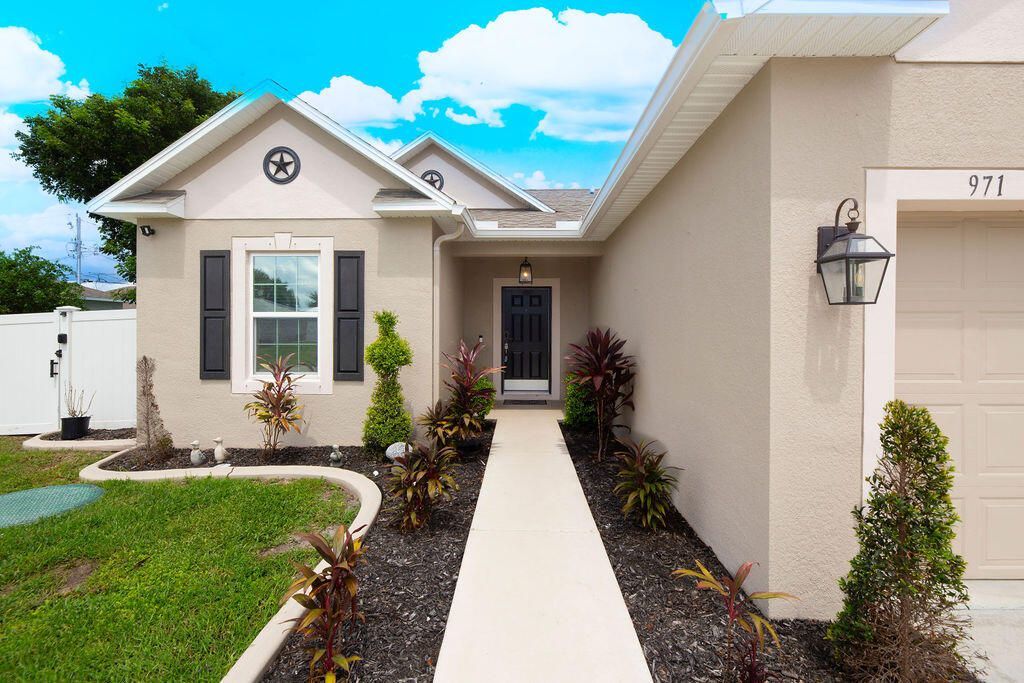 971 SW Jasper Avenue, Port Saint Lucie, FL 34953 Photo