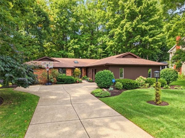 18230 Rolling Brook Drive, Chagrin Falls, OH 44023