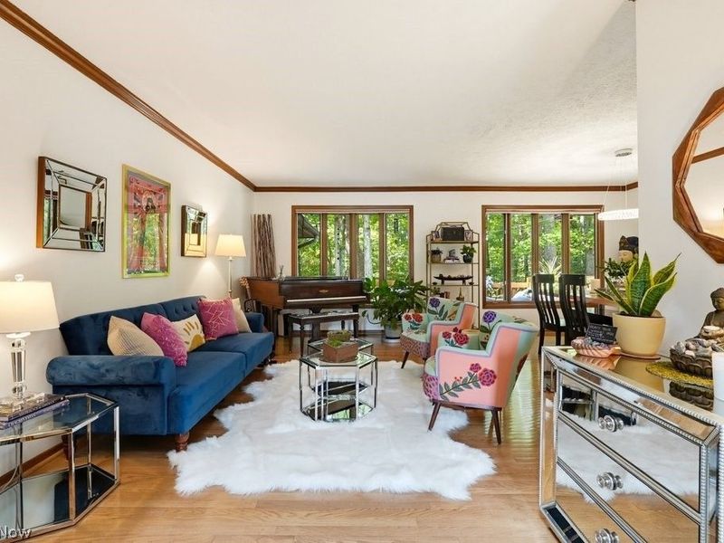 18230 Rolling Brook Drive, Chagrin Falls, OH 44023 Photo 3
