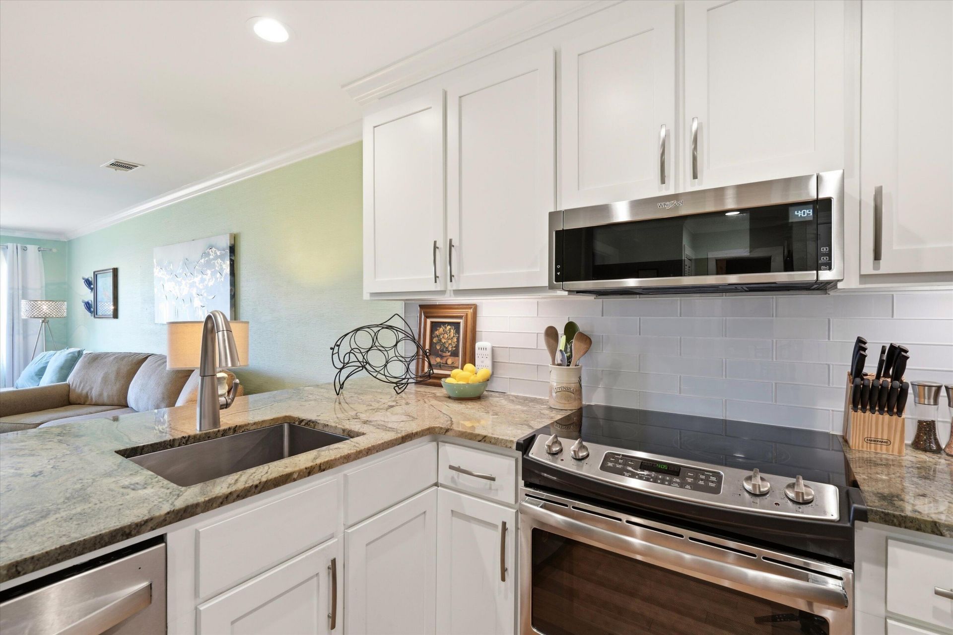 2138 Landfall Way Photo 9