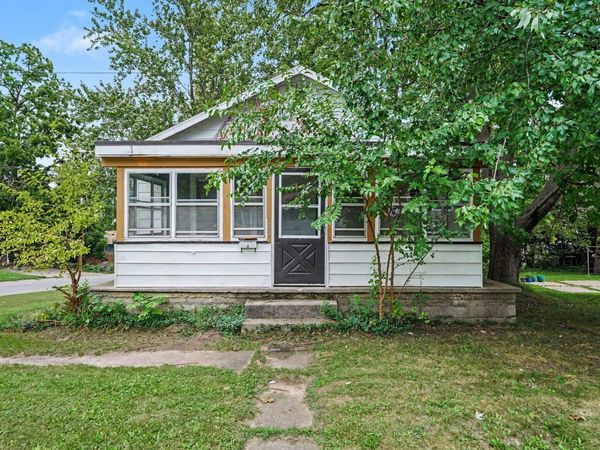 952 Calvary Avenue NW, Grand Rapids, MI 49504