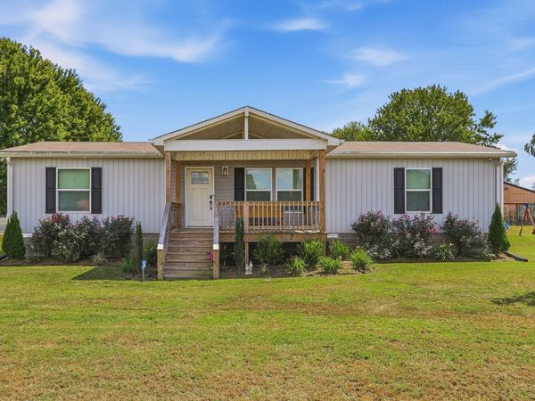 136 Hawkins Dr, Smithville, TN 37166