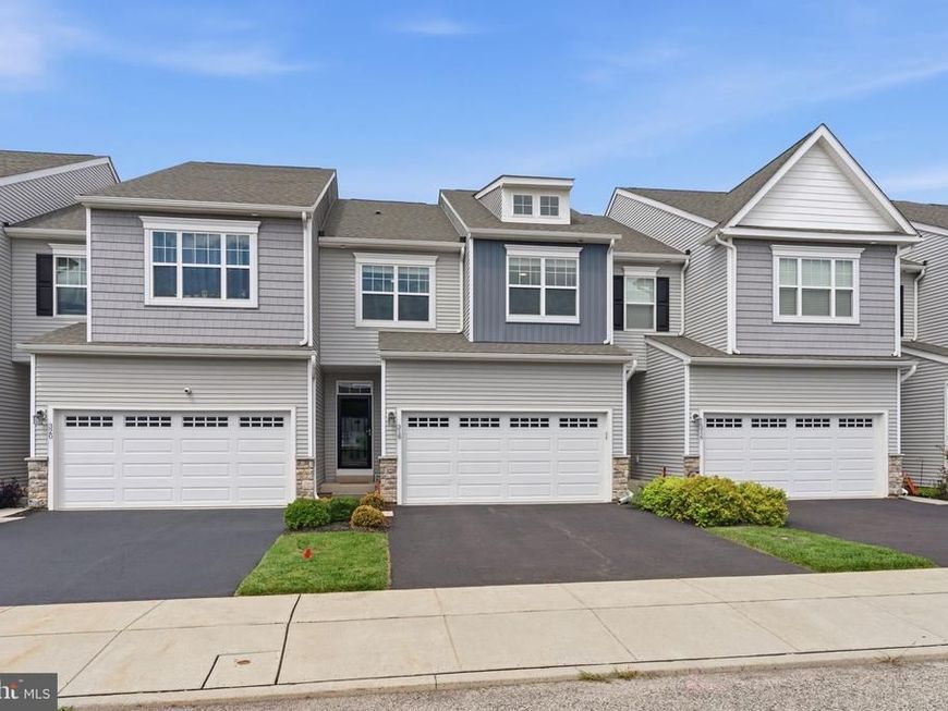 318 Ridgewood Drive, Royersford, PA 19468 Main Photo
