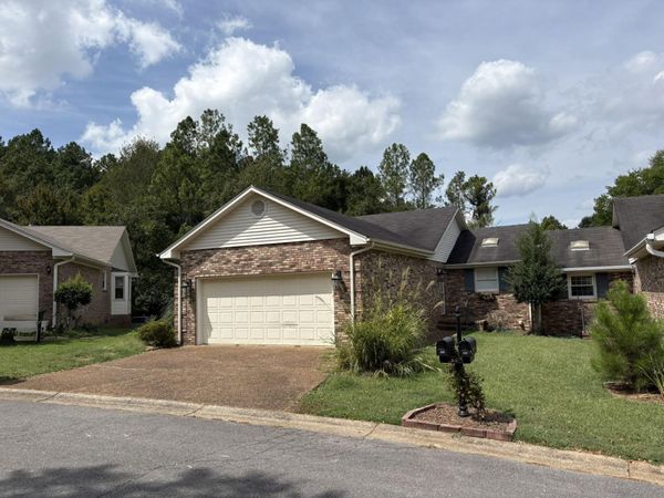 229 Hillsboro Cir, Florence, AL 35630
