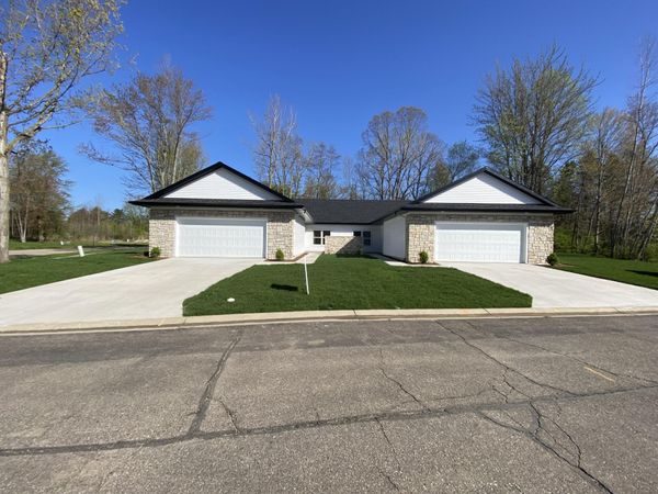 723 Violet Way, St. Joseph, MI 49085