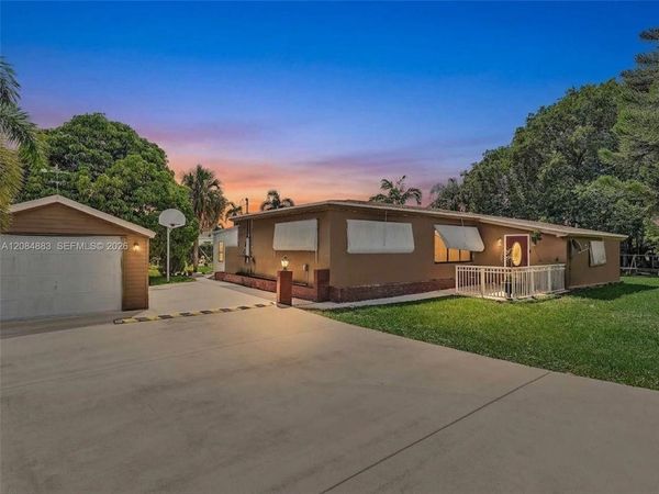 5220 SW 26th Ave , Dania Beach, FL 33312