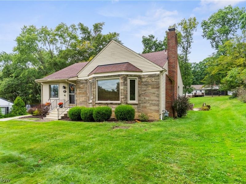 102 Hilltop Boulevard, Canfield, OH 44406 Photo 2