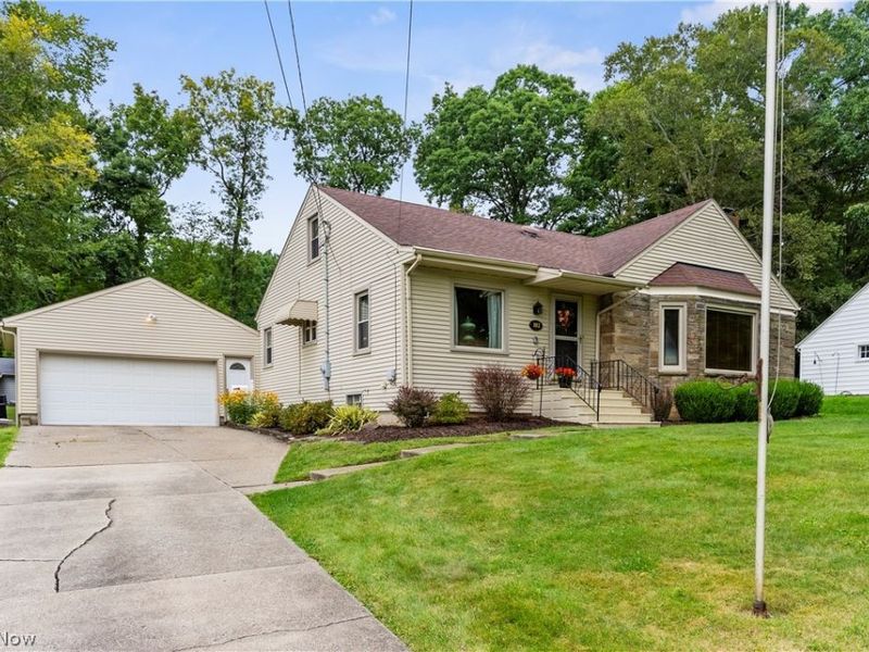 102 Hilltop Boulevard, Canfield, OH 44406 Photo 3