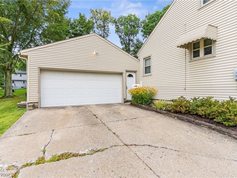 102 Hilltop Boulevard, Canfield, OH 44406 Photo 4