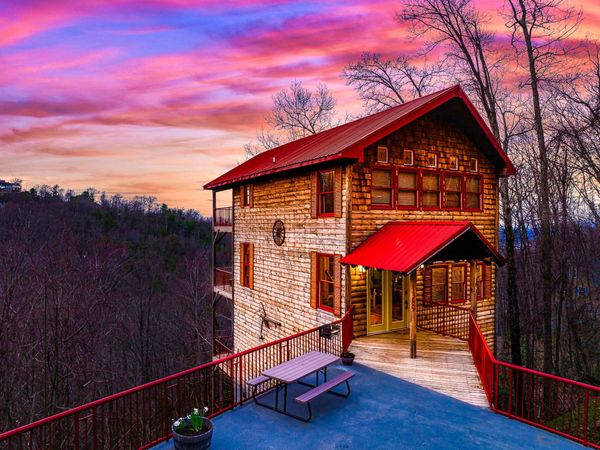 1389 N Baden Dr , Gatlinburg, TN 37738