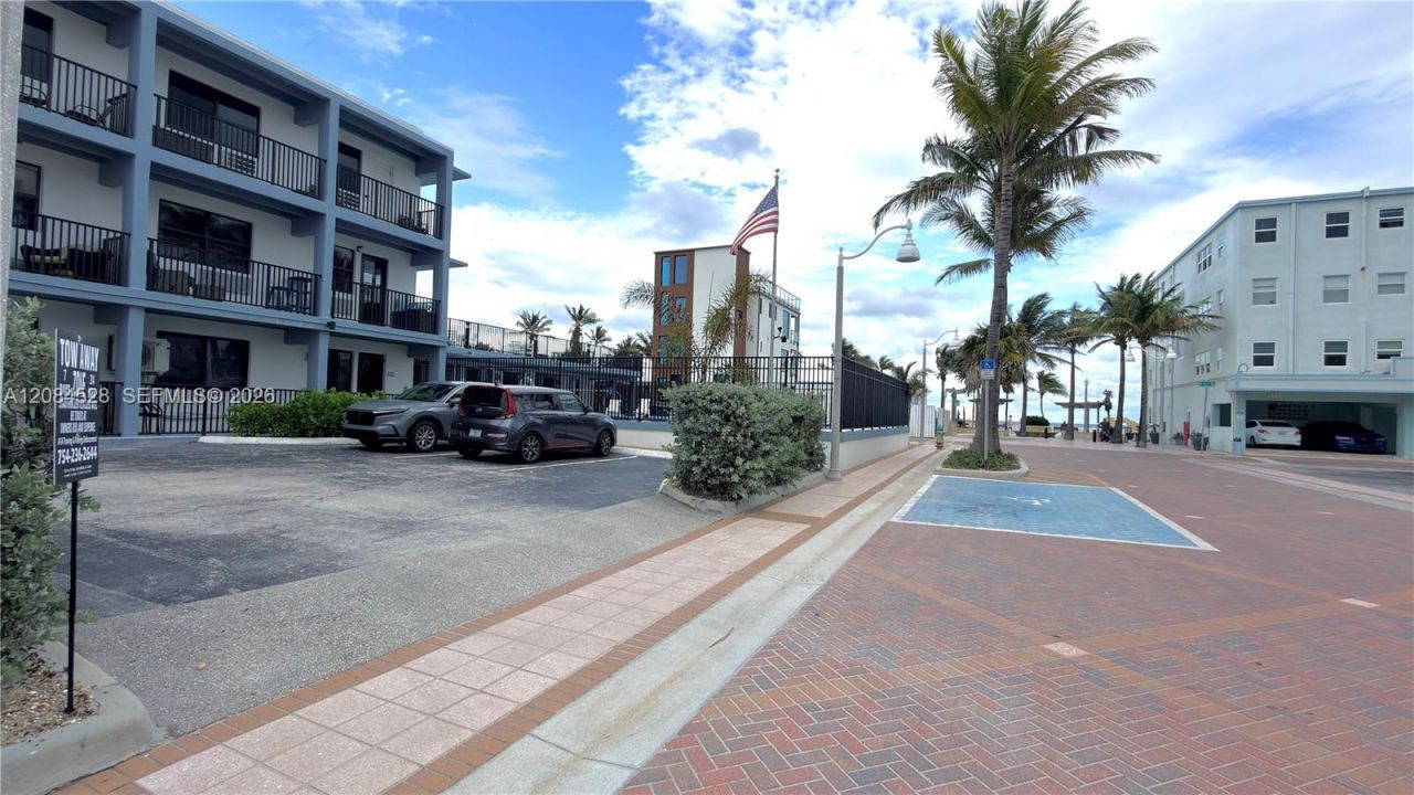 321 Wilson St, Unit A105, Hollywood, FL 33019 Photo