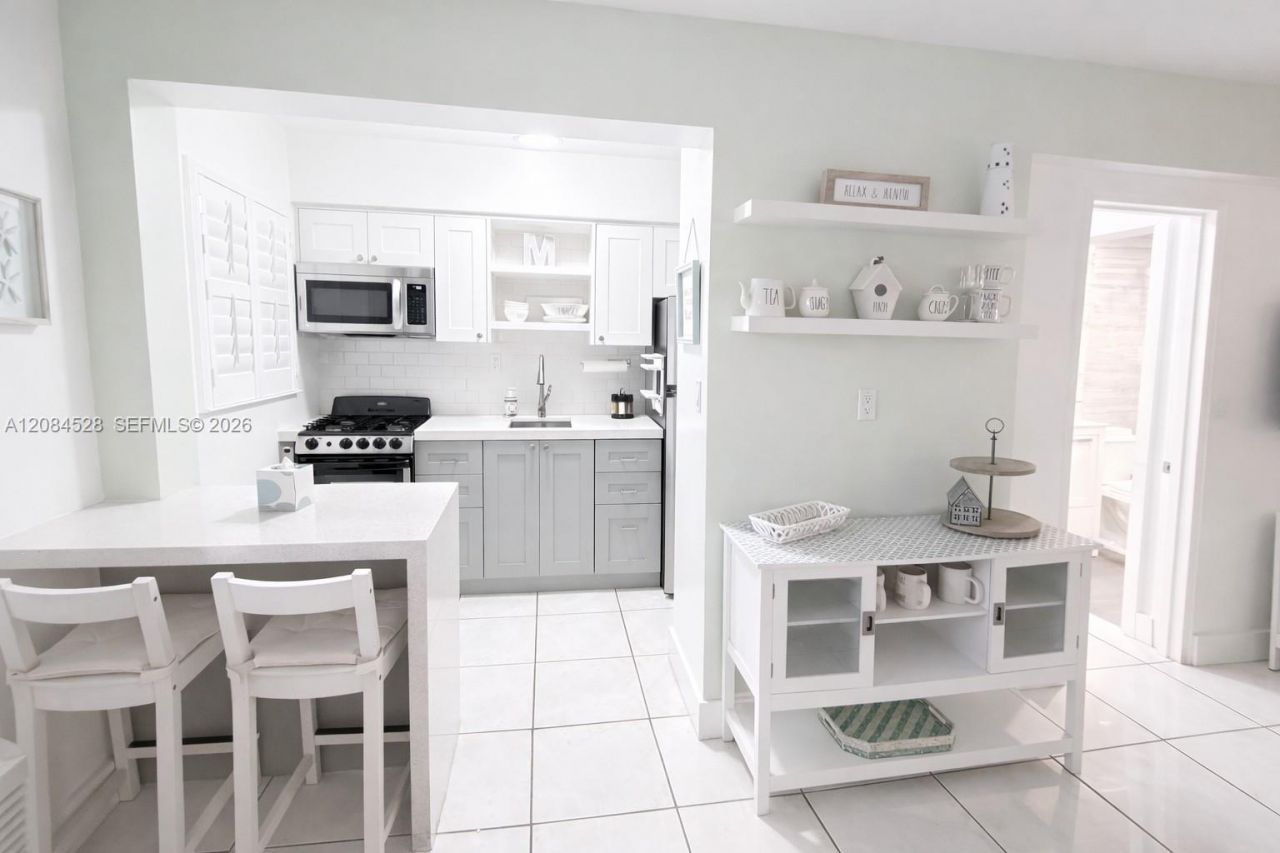 321 Wilson St, Unit A105, Hollywood, FL 33019 Photo