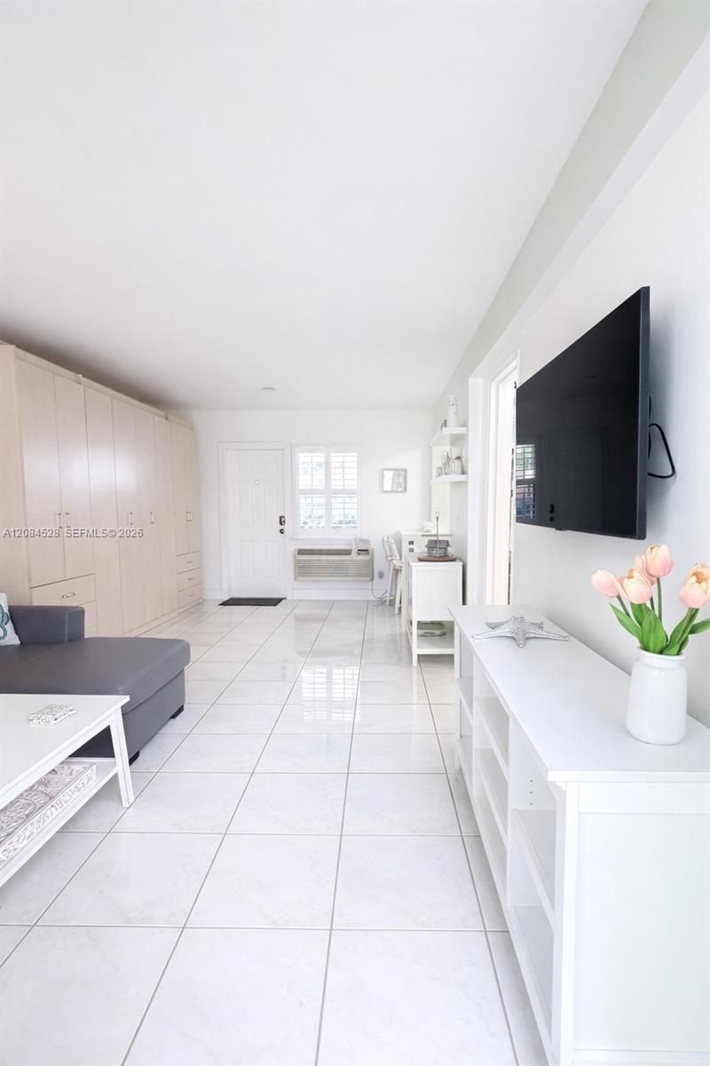 321 Wilson St, Unit A105, Hollywood, FL 33019 Photo