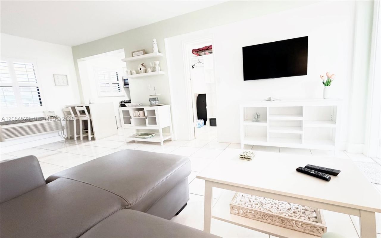 321 Wilson St, Unit A105, Hollywood, FL 33019 Photo