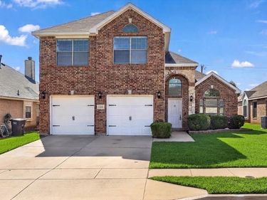 11208 Whispering Brook Lane, Fort Worth, TX 76140