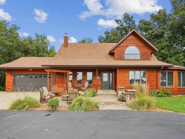 11757 Apple Road , Postville, IA 52162