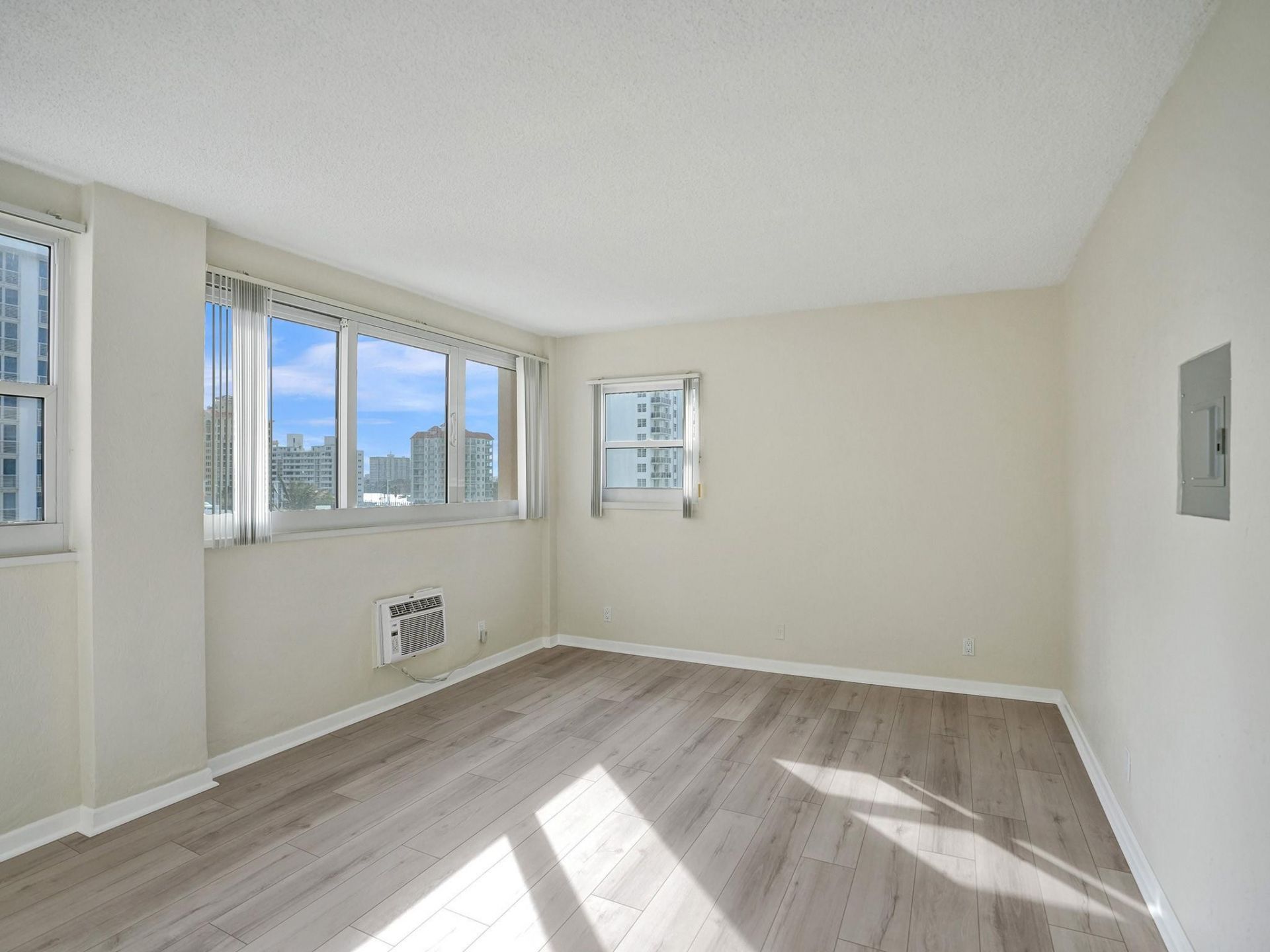 345 N Fort Lauderdale Beach Boulevard, Unit 601, Fort Lauderdale, FL 33304 Photo