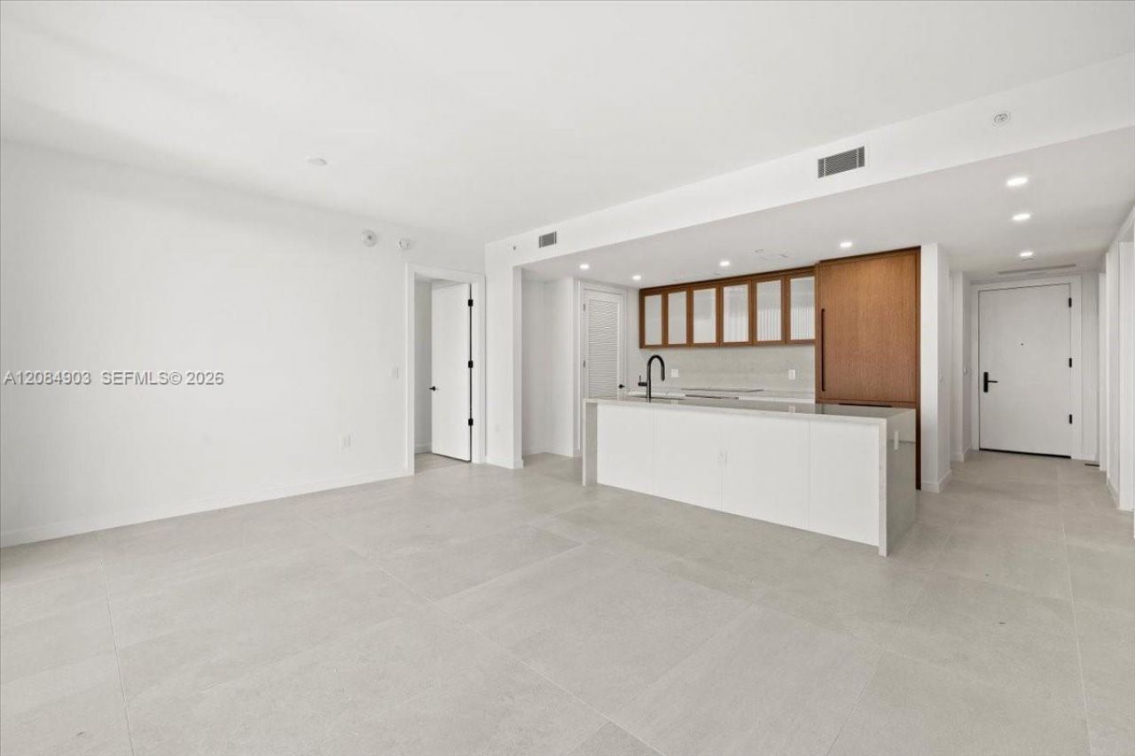 2200 Brickell Avenue , Unit 422, Miami, FL 33129 Photo