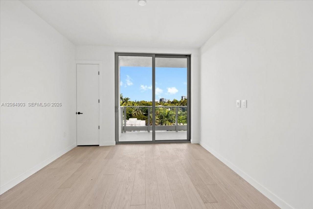2200 Brickell Avenue , Unit 422, Miami, FL 33129 Photo