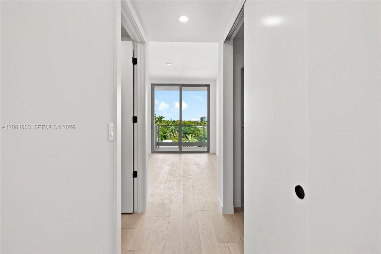 2200 Brickell Avenue , Unit 422, Miami, FL 33129 Photo