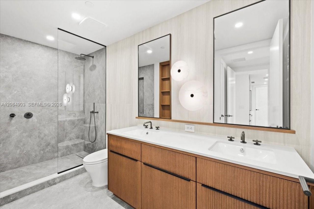2200 Brickell Avenue , Unit 422, Miami, FL 33129 Photo