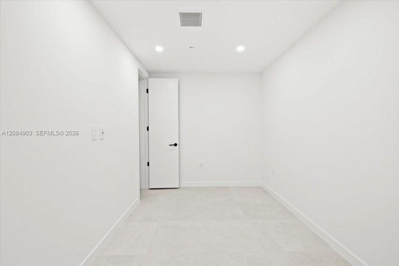 2200 Brickell Avenue , Unit 422, Miami, FL 33129 Photo