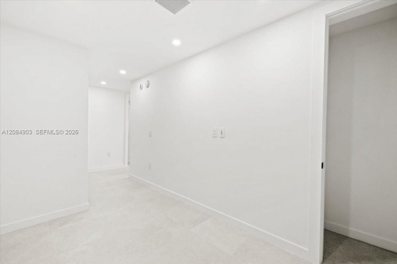 2200 Brickell Avenue , Unit 422, Miami, FL 33129 Photo