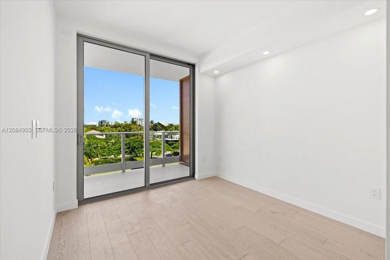 2200 Brickell Avenue , Unit 422, Miami, FL 33129 Photo