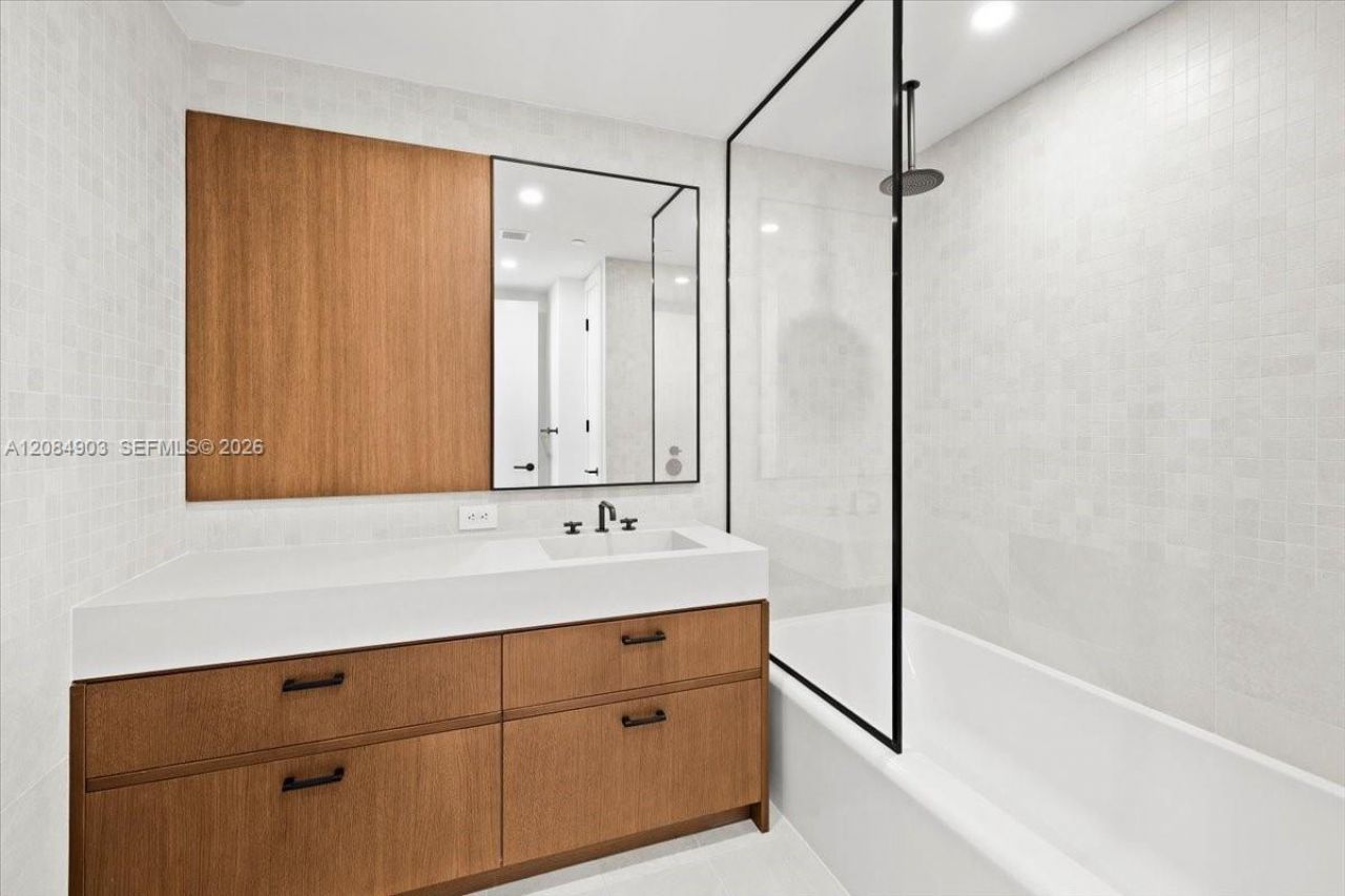 2200 Brickell Avenue , Unit 422, Miami, FL 33129 Photo