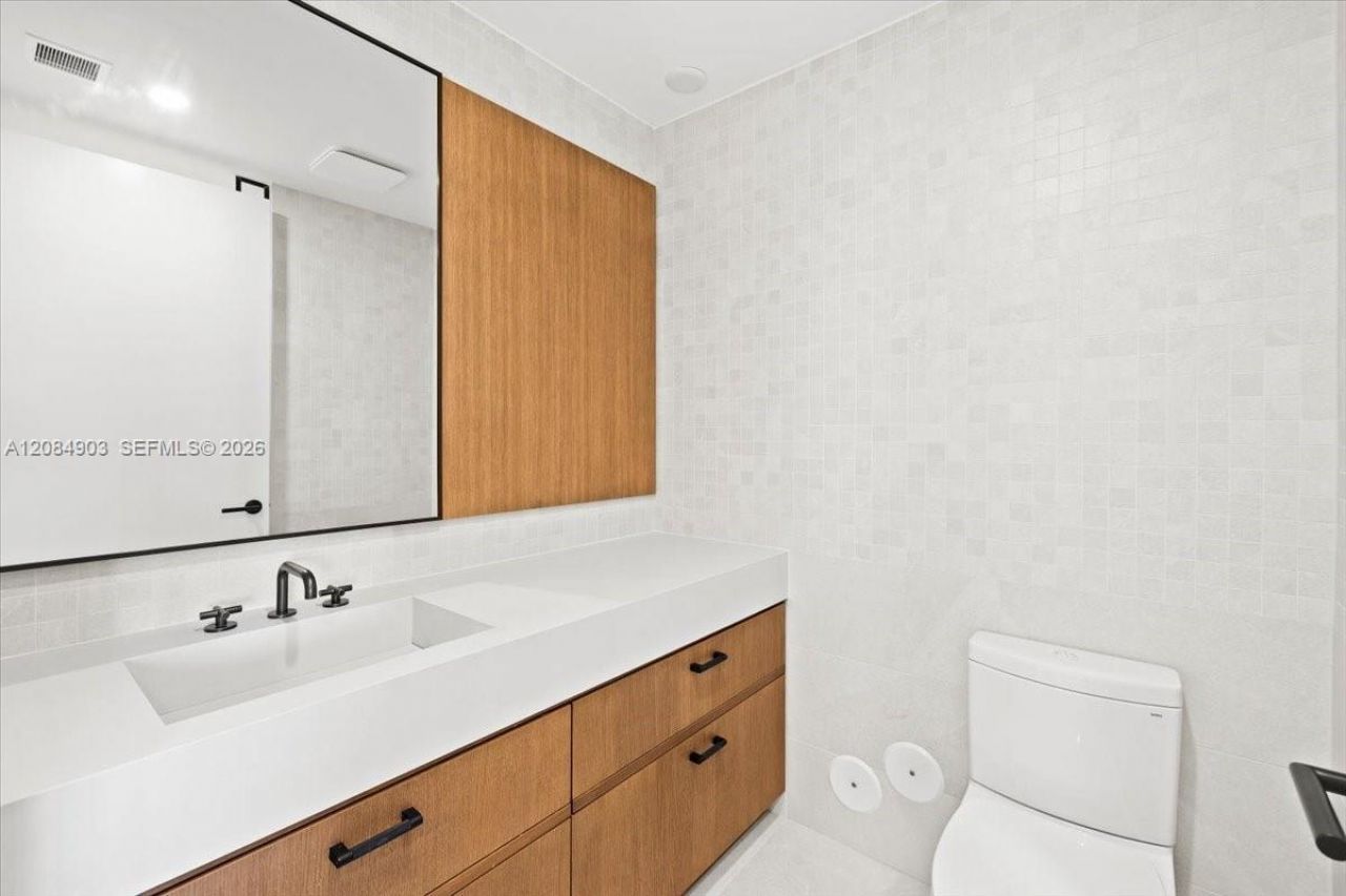 2200 Brickell Avenue , Unit 422, Miami, FL 33129 Photo