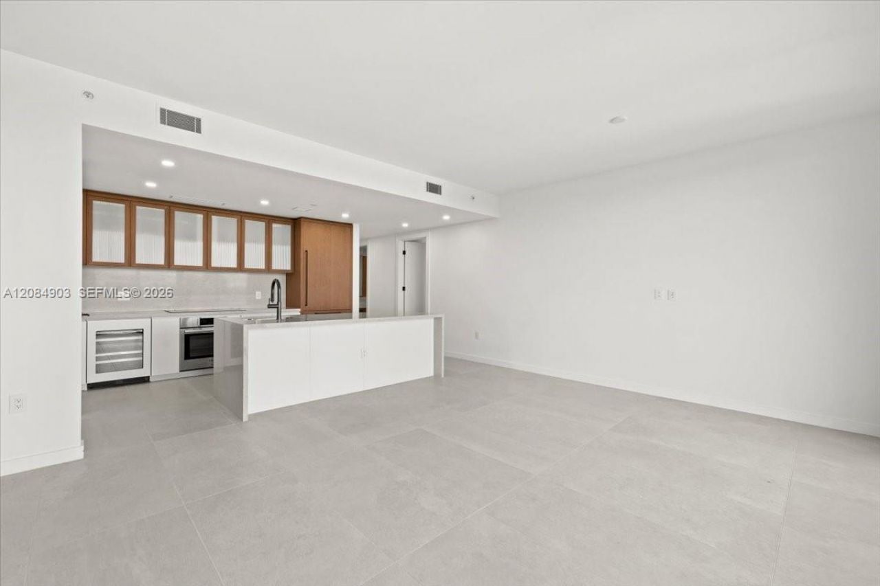 2200 Brickell Avenue , Unit 422, Miami, FL 33129 Photo