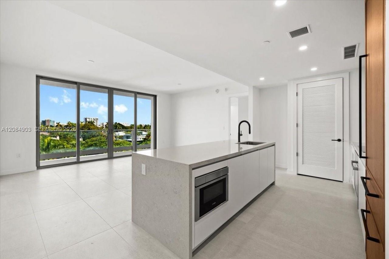 2200 Brickell Avenue , Unit 422, Miami, FL 33129 Photo