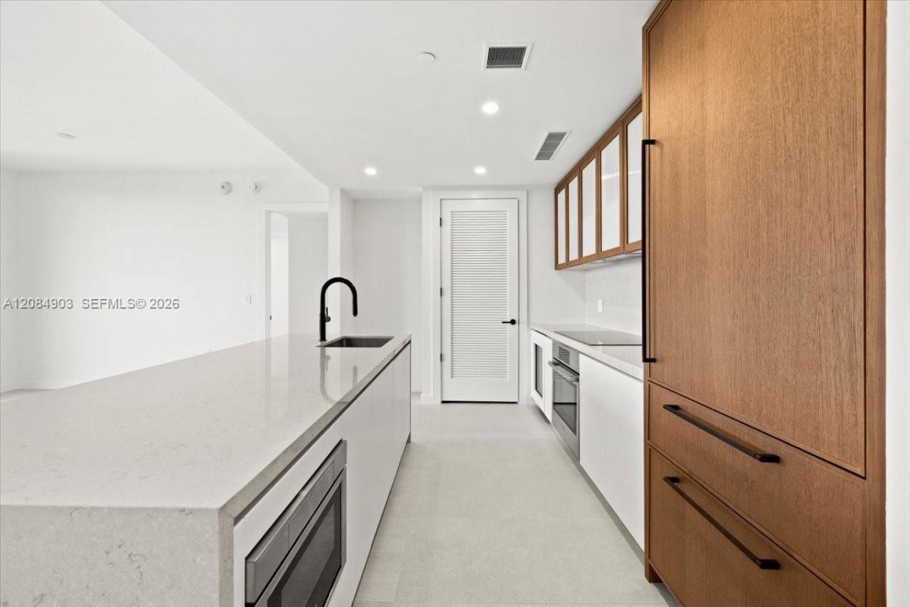 2200 Brickell Avenue , Unit 422, Miami, FL 33129 Photo