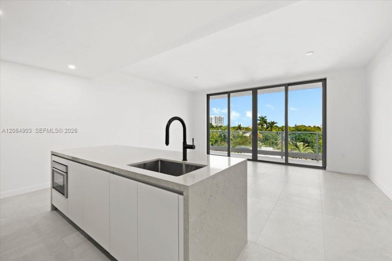 2200 Brickell Avenue , Unit 422, Miami, FL 33129 Photo