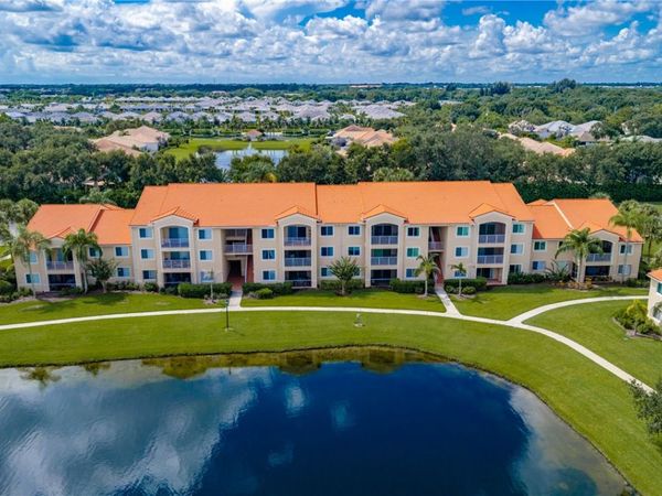 1590 S 42nd Circle, Unit 208, Vero Beach, FL 32967